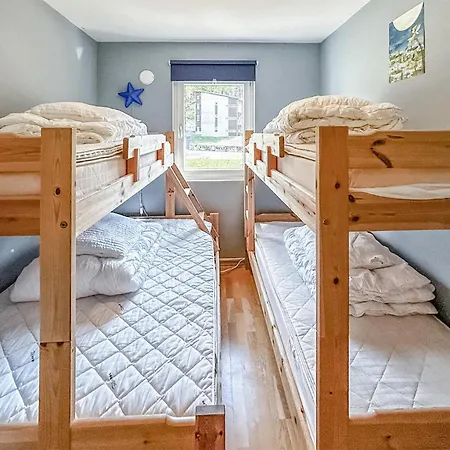 Apartamento Stunning In With Wifi Tjorhom