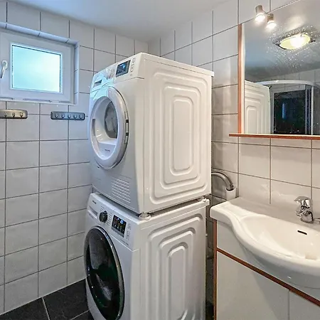 Apartamento Stunning In With Wifi Tjorhom